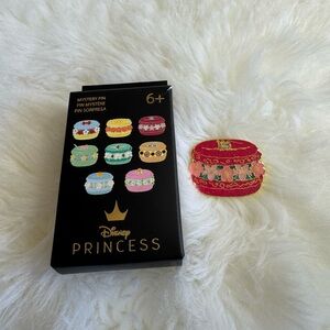 Disney Princess Mystery Macaroon Pin - Mulan - Gold Enamel Pin